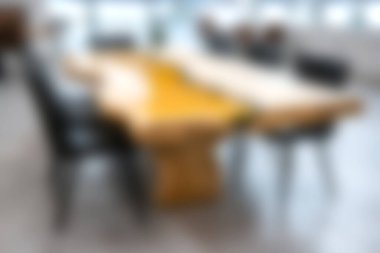 Bu çarpıcı ahşap yemek masası doğal tahıllı ve zıt masa üstlü eşsiz bir tasarıma sahiptir. Modern yaşam alanlarına sıcaklık ve tarz katar..