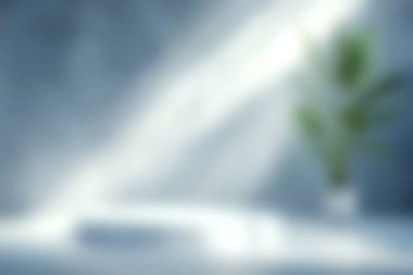 Minimalist bir kapalı alanda yeşil bir bitkiyi aydınlatan yumuşak bir ışığın yer aldığı sakin bir sahne. Yumuşak dokular rahatlatıcı ve sakin bir atmosfer yaratır..