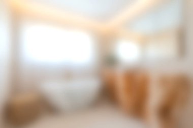 Bu resim, doğal ışıkla dolu modern bir banyonun bulanık bir görüntüsünü sergiliyor, sakin bir atmosfer yaratan zarif tasarım unsurlarını vurguluyor..