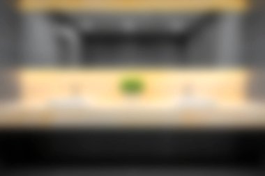 Bu resimde zarif çizgiler ve minimalist tasarım unsurlarıyla modern bir mutfak sergileniyor. Zarif bir görünüm için parlak ve koyu renkleri harmanlıyor..