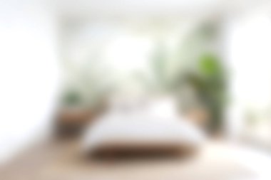 Doğal ışık, yeşil bitkiler ve sakin ve rahat bir atmosfer için minimalist dekor unsurlarının yer aldığı parlak ve cezbedici modern bir yatak odası sahnesi..