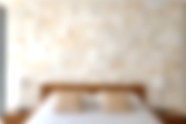 Minimalist tasarımı, doğal dokuları ve yumuşak ışıklandırması olan sakin ve davetkar bir yatak odası. Bu estetik alan rahatlamayı ve rahatlığı teşvik eder..