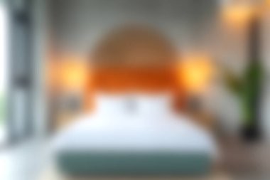 Parlak bir dekor, sıcak bir ışık ve şık bir bitki barındıran modern bir yatak odası. Rahatlamak ve rahatlamak için mükemmel bir ortam yaratıyor..