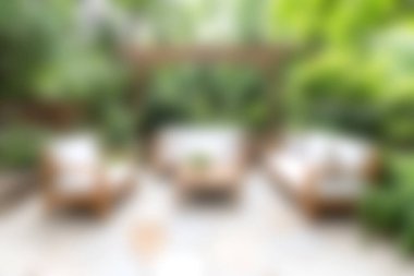 Bu sakin, açık havada rahatlama deneyimi. Yeşilliklerle çevrili rahat mobilyalar. Huzurlu anlar için mükemmel..