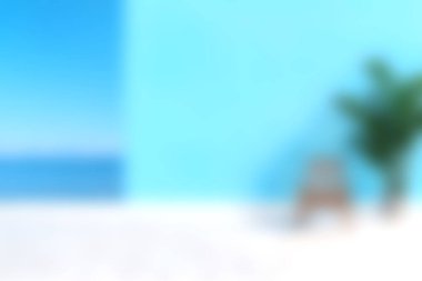 Parlak mavi gökyüzü, beyaz kum ve minimum mobilya içeren sakin bir sahil sahnesi. Rahatlama, seyahat ve yaz atmosferi temaları için ideal.