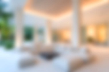 Yumuşak ışıklandırma ve rahat mobilyalarla güzel tasarlanmış bir modern minimalist oturma odası. Açık alan dingin ve davetkar bir atmosfer yaratıyor. Rahatlamak için mükemmel..