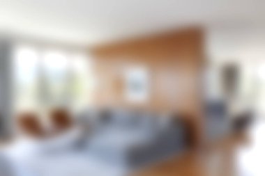 Parlak ve davetkar oturma odasında rahat bir kanepe, büyük pencereler ve sıcak ahşap aksanlar var. Modern ev dekorasyonu için mükemmel ilham ve yaşam tarzı ayarları.