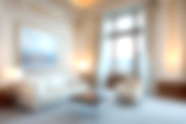 Zarif dekor ve bol doğal ışık içeren rahat ve davetkar bir oturma odası. Bu alan minimalist tasarımı ve rahatlığı vurgular, rahatlamak için mükemmeldir..