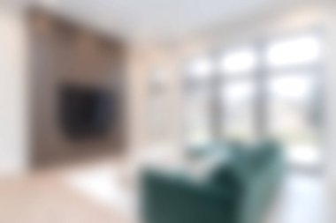 Bu resim modern bir oturma odasını gösteriyor. Zarif mobilyalar ve bol doğal ışık ile dolu. Sıcak ve davetkar bir atmosfer yaratıyor..