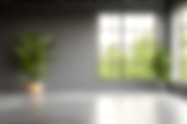 Geniş pencereler, doğal ışık ve yemyeşil bitkilerin yer aldığı parlak ve sakin bir iç mekan. Modern yaşam tarzı ve dekorasyon için ideal..