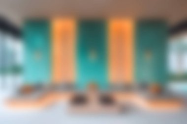 Bu resim, yumuşak ışıklandırma, geometrik şekiller ve rahatlatıcı bir renk paleti içeren modern bir iç mekan sergiliyor..