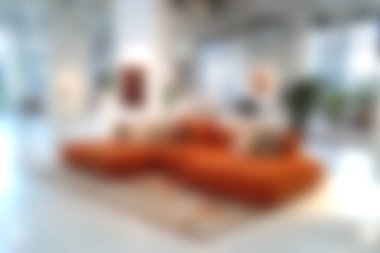 Rahatlamak için ideal turuncu bölmeli kanepenin olduğu rahat bir oturma odası keşfedin. Modern dekor, parlak ve ferah atmosferi geliştirir..