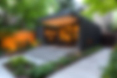 Bu modern açık hava alanı, şık ahşap bir yapısı olan güzel manzaralı bir bahçeye sahip. Huzurlu ve davetkar bir atmosfer yaratıyor. Rahatlamak için mükemmel..