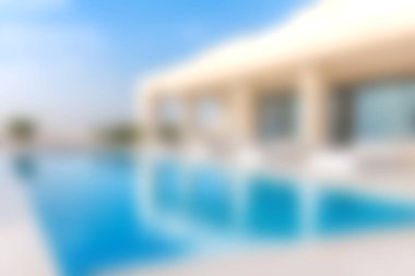 Parıldayan bir yüzme havuzu ve güneşli bir avlusu olan büyüleyici, modern bir villa, rahatlama ve rahatlama için mükemmel. Huzurlu atmosferin ve güzel tasarımın tadını çıkar..