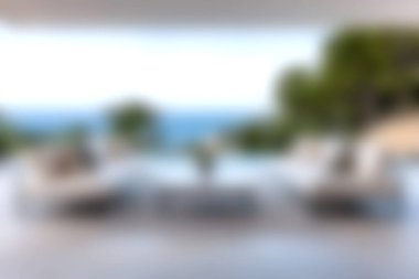 Modern bir açık hava yaşam alanı keşfedin şık mobilyalar ve nefes kesici bir okyanus manzarası, rahatlamak ve rahat içinde doğanın tadını çıkarmak için mükemmel..