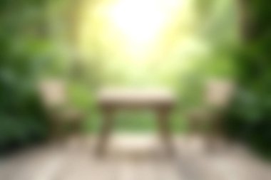 Sakin bir açık hava yemek alanında, yemyeşil ve yumuşak doğal ışıklarla çevrili ahşap bir masa ve sandalyeler rahatlamak için huzurlu bir atmosfer yaratıyor..