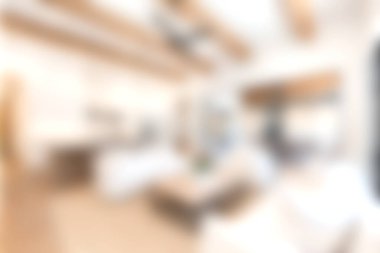 Lüks mobilyaların, doğal ışığın ve rahatlama ve sosyal toplantılar için mükemmel bir karşılama atmosferinin olduğu rahat ve parlak bir modern oturma odasının keyfini çıkarın..