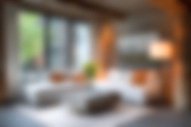 Rahat, modern bir oturma odası doğal ışıkla yıkanmış, zarif dekorasyon elementleri ve rahat mobilyalarla. Rahatlama ve tarz için ideal.