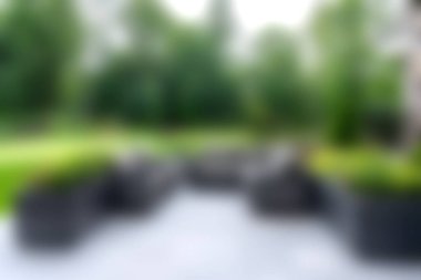 Bereketli yeşilliğin ortasında sakin bir bahçe ortamında rahatlamak için mükemmel bir açık hava oturma alanı keşfet. Rahatlık ve rahatlık için ideal..