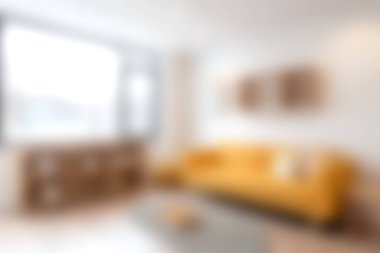 Parlak ve rahat, modern bir oturma odasında canlı sarı bir kanepe, büyük pencereler ve davetkar bir atmosfer için şık bir dekor sergileniyor. Rahatlamak için mükemmel..