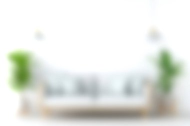 Rahat bir kanepe, parlak renkler ve yemyeşil bitkilerin bulunduğu huzurlu bir oturma odası keşfedin. Rahatlamak için mükemmel ve davetkar bir yer oluşturun..