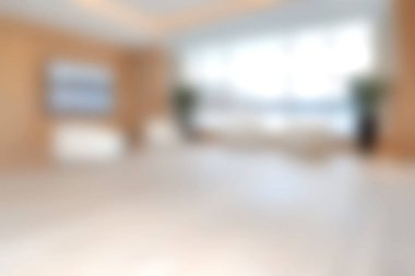 Parlak ve ferah bir iç mekan modern tasarım elementleri, minimal dekor ve geniş doğal ışık, rahatlama için mükemmel bir ortam yaratıyor..