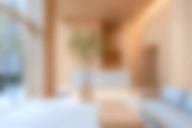 Huzurlu, modern bir iç mekan ahşap elementler ve geniş doğal ışık sergiliyor. Sıcak ve davetkar bir atmosfer yaratıyor. Rahatlama ve tarz için mükemmel..