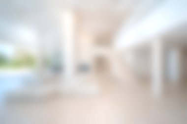 Minimalist tasarımı olan, zarif mobilyaların sergilendiği, rahatlama ve eğlence için ideal sıcak bir ortam olan modern bir oturma odası..