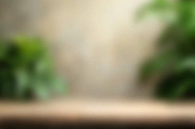 Yumuşak bir odak arka planında yemyeşil bitkiler ve dokulu bir yüzey var. Yaratıcı projeler için mükemmel. Tasarım, dekor veya yaşam tarzı temaları için ideal.