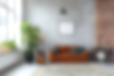 Lüks mobilyaların, bol doğal ışığın ve sıcak bir atmosferin olduğu rahat, modern bir oturma odası. Ev dekorasyonu için ideal ilham ve tasarım fikirleri.