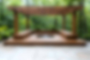 Canlı yeşilliklerde yuva yapmış sakin bir ahşap pavyon, rahatlama ve boş zaman aktiviteleri için ideal. Doğada barışçıl inzivalar için mükemmel..