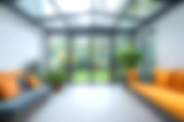 Işıl ışıl, rahat oturaklı ve yemyeşil yemyeşil bir güneş odasının dingin güzelliğini hissedin. Rahatlamak ve evde eğlenmek için mükemmel bir yer..