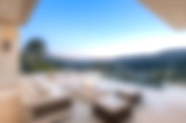 Gün batımında doğa manzarası sunan rahat bir açık hava salonu, rahatlama ve rahatlama için mükemmel. Modern tasarım ve ambiyansın tadını çıkar..