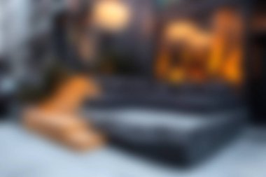 Bu resim, rahat bir açık hava alanı sergiliyor. Sıcak ortam aydınlatmalı şık bir salon alanı var. Rahatlama ve sosyal toplanma için mükemmel..