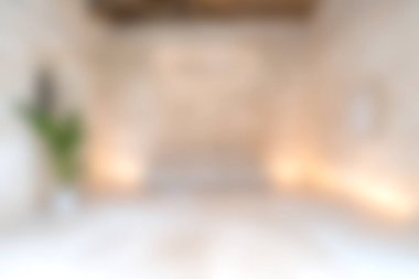 Yoga ve meditasyon için tasarlanmış sakin ve modern bir mekanın dingin atmosferini deneyimleyin. Sıcak aydınlatma ve doğal elementler rahatlama ve farkındalık için barışçıl bir ortam yaratır..