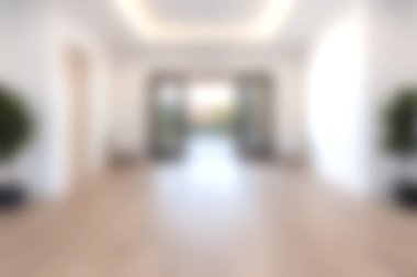 Konfor ve estetik cazibe için tasarlanmış açık bir tasarım sergileyen iyi ışıklandırılmış modern bir iç mekan. Yaratıcı projeler için ideal.