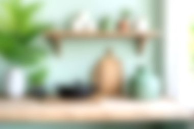 Minimalist dekorlar, ahşap raflar ve modern iç mekanlar için ideal, sakin bir atmosfer yaratan yemyeşil bitkiler içeren sakin bir mutfak..