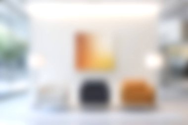 Bu resimde modern bir oturma odası, şık mobilyalar ve canlı bir sanat eseri sergileniyor. Sıcak atmosfer rahatlama ve zarafeti davet eder..