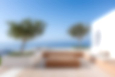 Şık mobilyaların ve çarpıcı bir okyanus manzarasının bulunduğu sakin bir açık hava manzarası keşfedin. Güzel bir çevrede rahatlamaya ve dışarı çıkmaya teşvik eden bir keyif..