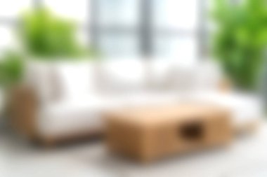 Parlak bir oturma odasında rahat bir kanepe ve yemyeşil bitkilerle çevrili ahşap bir sehpa rahatlamak için mükemmel ve davetkar bir atmosfer yaratıyor..