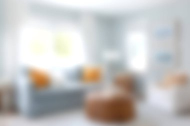 Yumuşak renklere ve rahat mobilyalara sahip parlak ve havadar bir oturma odası, rahatlama ve sükunet için mükemmel. Minimalist dekor için ideal.