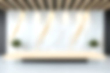 Bu resim, tasarım ilhamı için ideal sıcak ışık, doğal elementler ve sakin bir atmosfere sahip modern bir minimalist iç mekanı sergiliyor..