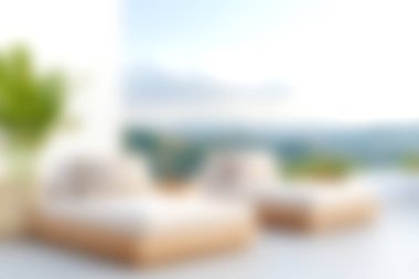 Güneşli yatakların ve çarpıcı manzara manzarasının olduğu sakin bir açık hava salonunun tadını çıkar. Parlak gün ışığında rahatlamak ve rahatlamak için mükemmel..