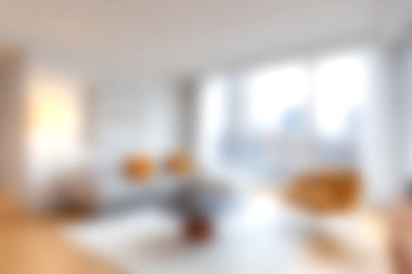 Canlı ve modern bir oturma odasında minimalist mobilyalar, parlak doğal ışık ve rahat bir atmosfer sergileniyor. Şık yaşam ya da rahatlama için mükemmel..