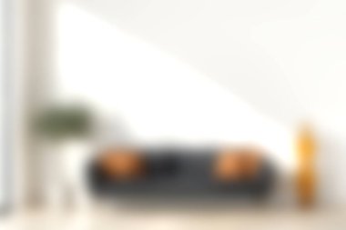 Modern bir kanepe, sıcak aksanlar ve bol doğal ışık içeren güzel tasarlanmış bir oturma odası. Minimalist iç dekorasyonu sergilemek için ideal.