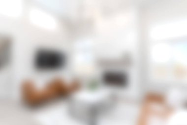 Bu modern oturma odasının davetkar atmosferini keşfedin, parlak pencereler ve rahat mobilyalar, rahatlama ve şık yaşam için mükemmel..