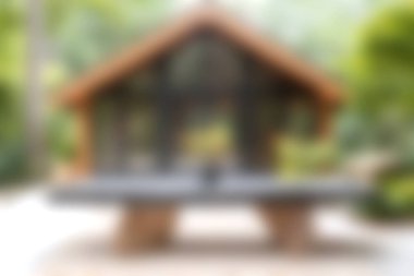 Canlı yeşilliklerle bezenmiş, rahatlamak ve kaçmak için mükemmel, büyüleyici, ahşap bir kulübe keşfedin. Davet edilen tasarım doğayla sorunsuz bir şekilde karışıyor ve huzur veriyor..