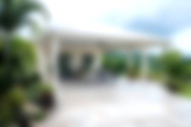 Bereketli yeşilliklerle çevrili, dinlenmek için tasarlanmış ve yaz toplantıları ya da barışçıl kaçışlar için mükemmel rahat bir atmosfer sunan sakin bir avlu..