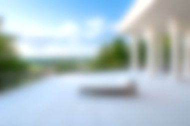 Bereketli yeşilliklerle çevrili, rahatlama ve rahatlama için mükemmel modern bir havuz içeren sakin bir açık alan. Bu davet ortamında sükuneti tecrübe edin..