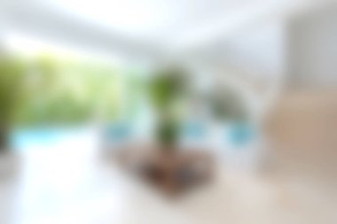 Modern bir kapalı alan doğal ışık, rahat dekor ve davetkar atmosfer sunar. Rahatlamak ve iç tasarım estetiğini geliştirmek için mükemmeldir..